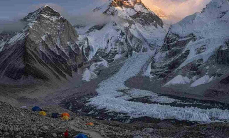 the north face of mount everest